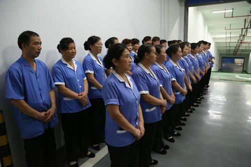 工廠、商務(wù)大樓、工業(yè)園區(qū)、私人企業(yè)、電影院、銀行、政府機(jī)關(guān)、學(xué)校、酒店娛樂(lè)場(chǎng)所等清潔外包服務(wù)