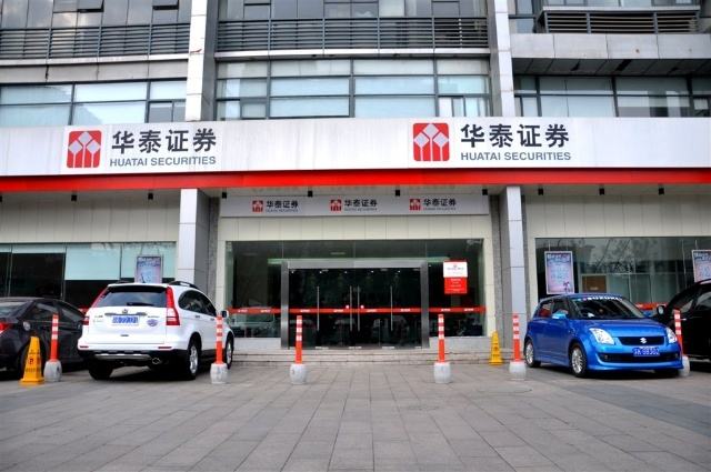 工廠、商務(wù)大樓、工業(yè)園區(qū)、私人企業(yè)、電影院、銀行、政府機(jī)關(guān)、學(xué)校、酒店娛樂(lè)場(chǎng)所等清潔外包服務(wù)