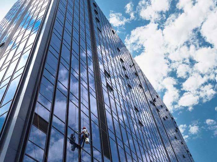 工廠、商務大樓、工業園區、私人企業、電影院、銀行、政府機關、學校、酒店娛樂場所等外墻清洗